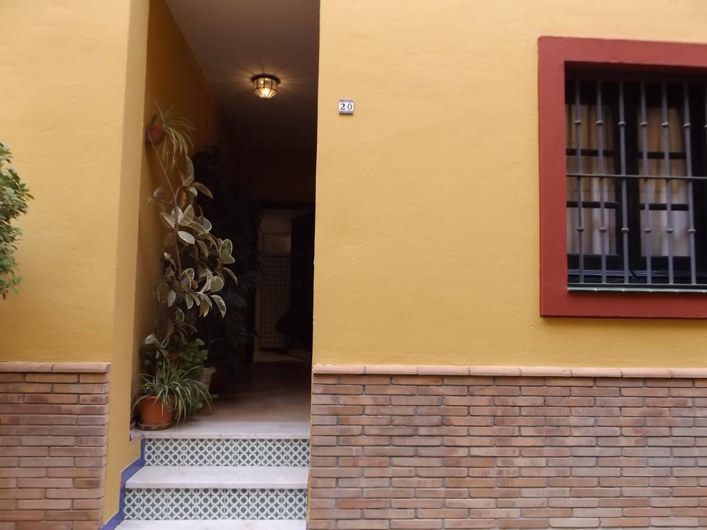 Alameda Donkey Parking Apartamento Sevilha Exterior foto